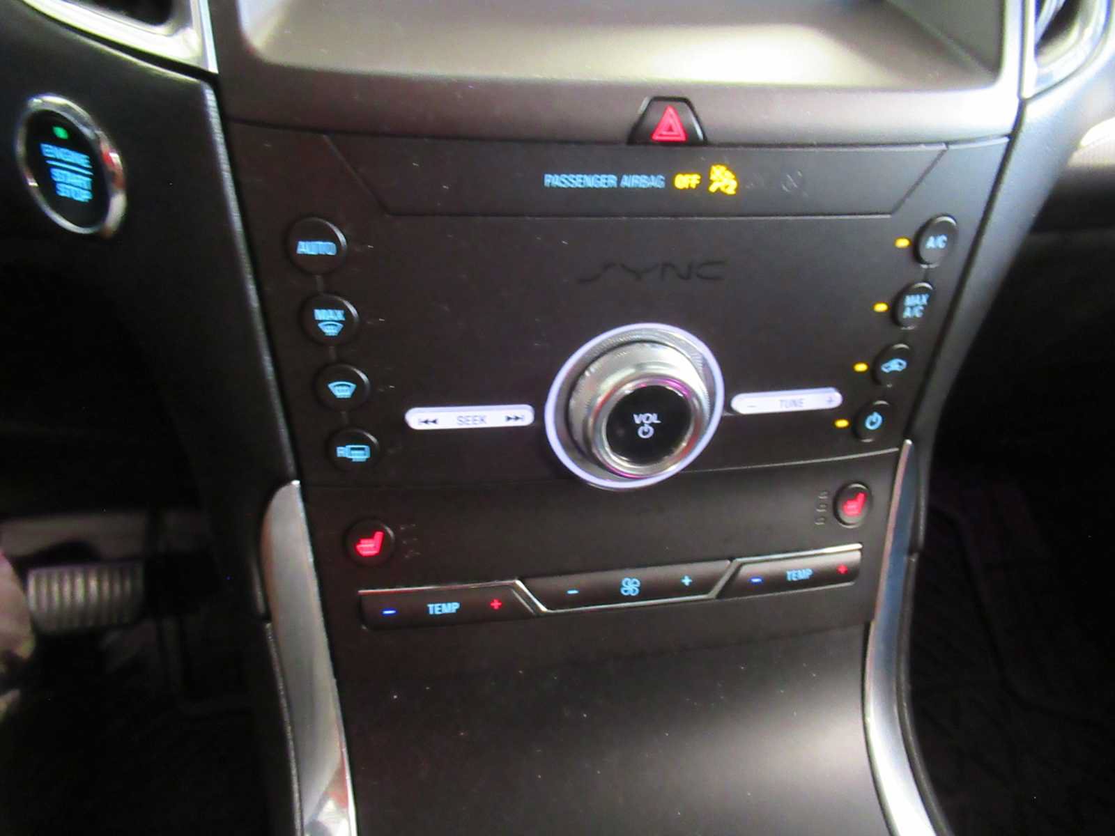 Used 2020 Ford Edge Titanium FWD image 27