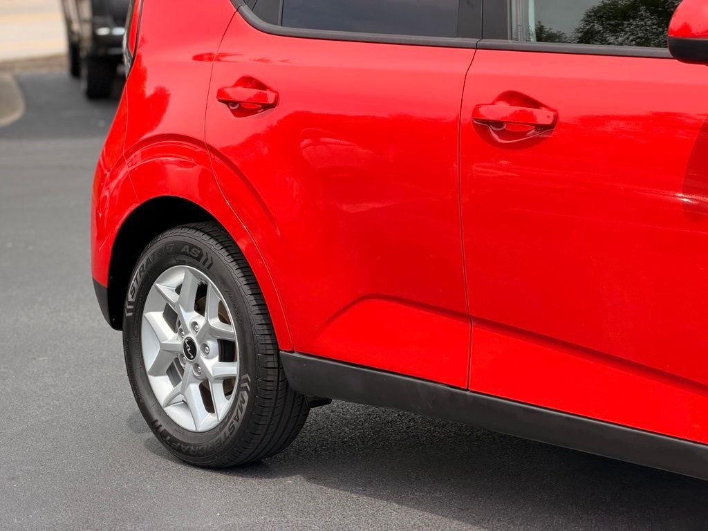 Used 2024 Kia Soul LX w/ Option Group 015 FWD image 10