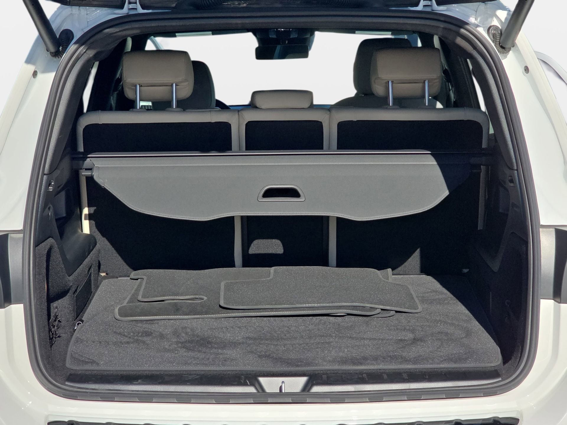 Certified 2025 Mercedes-Benz GLB 250 image 12