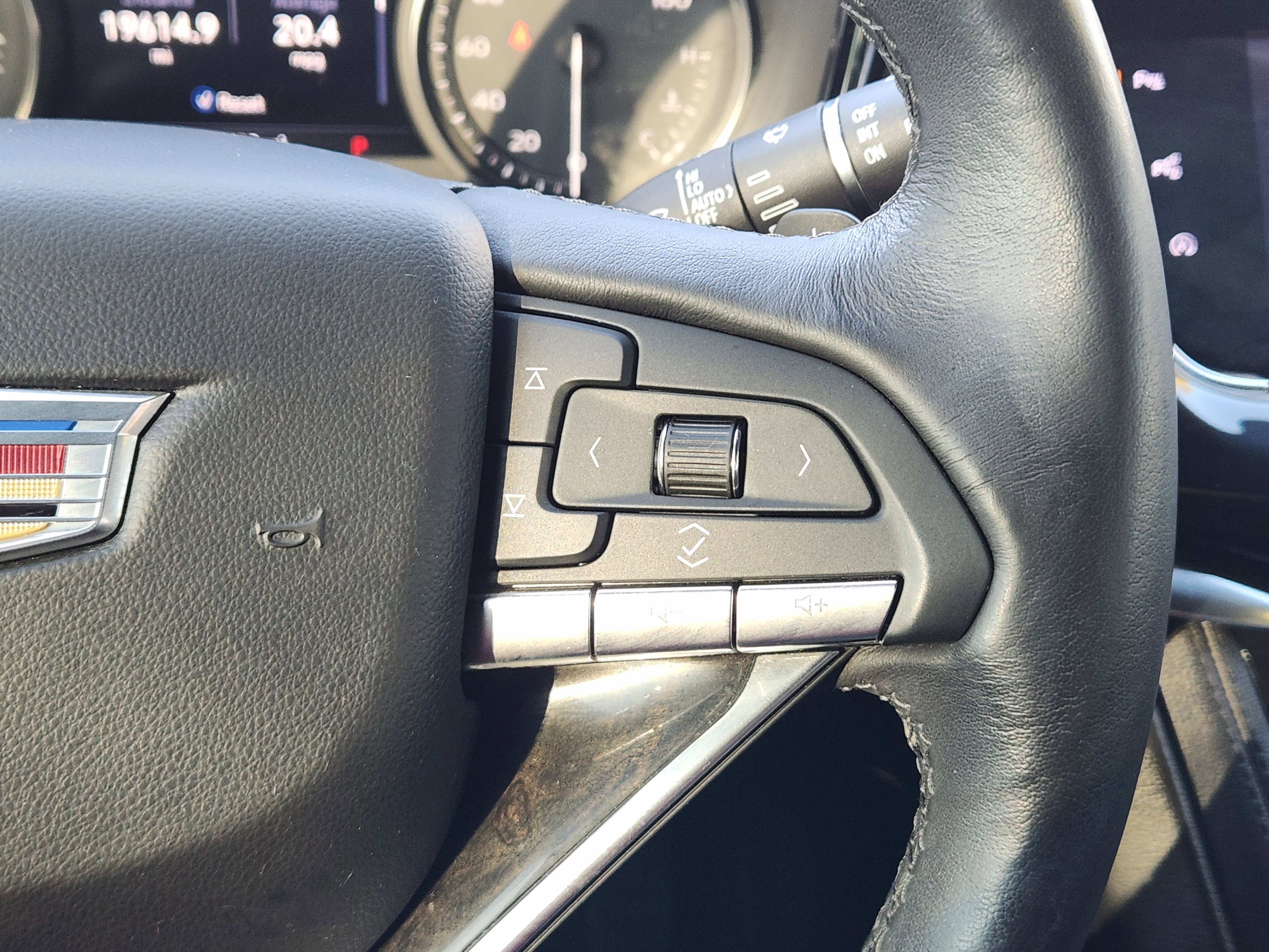 Used 2020 Cadillac XT6 Premium Luxury image 39