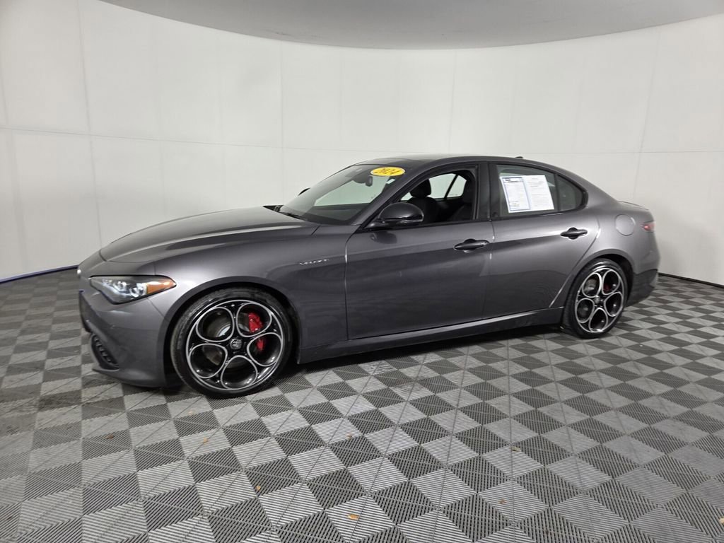 Used 2024 Alfa Romeo Giulia Veloce image 10