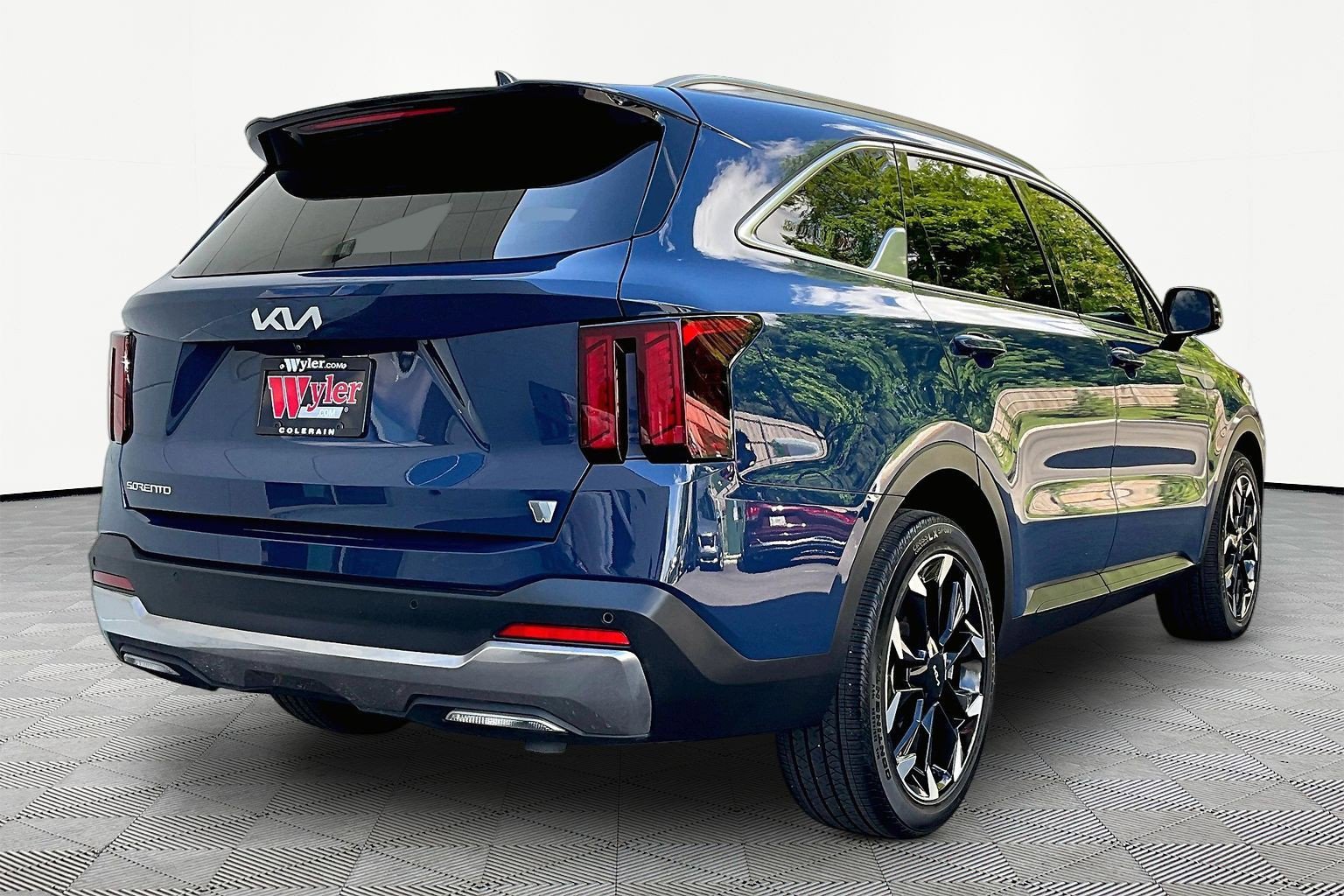 Used 2024 Kia Sorento EX w/ Panoramic Sunroof Package FWD image 6