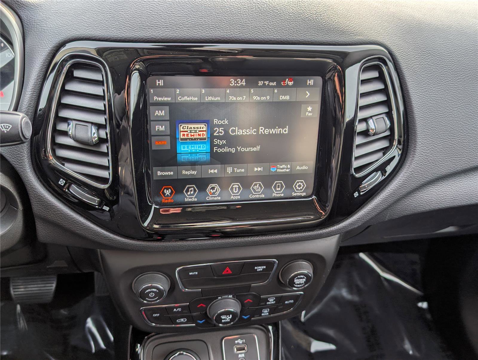 Used 2019 Jeep Compass Limited image 27