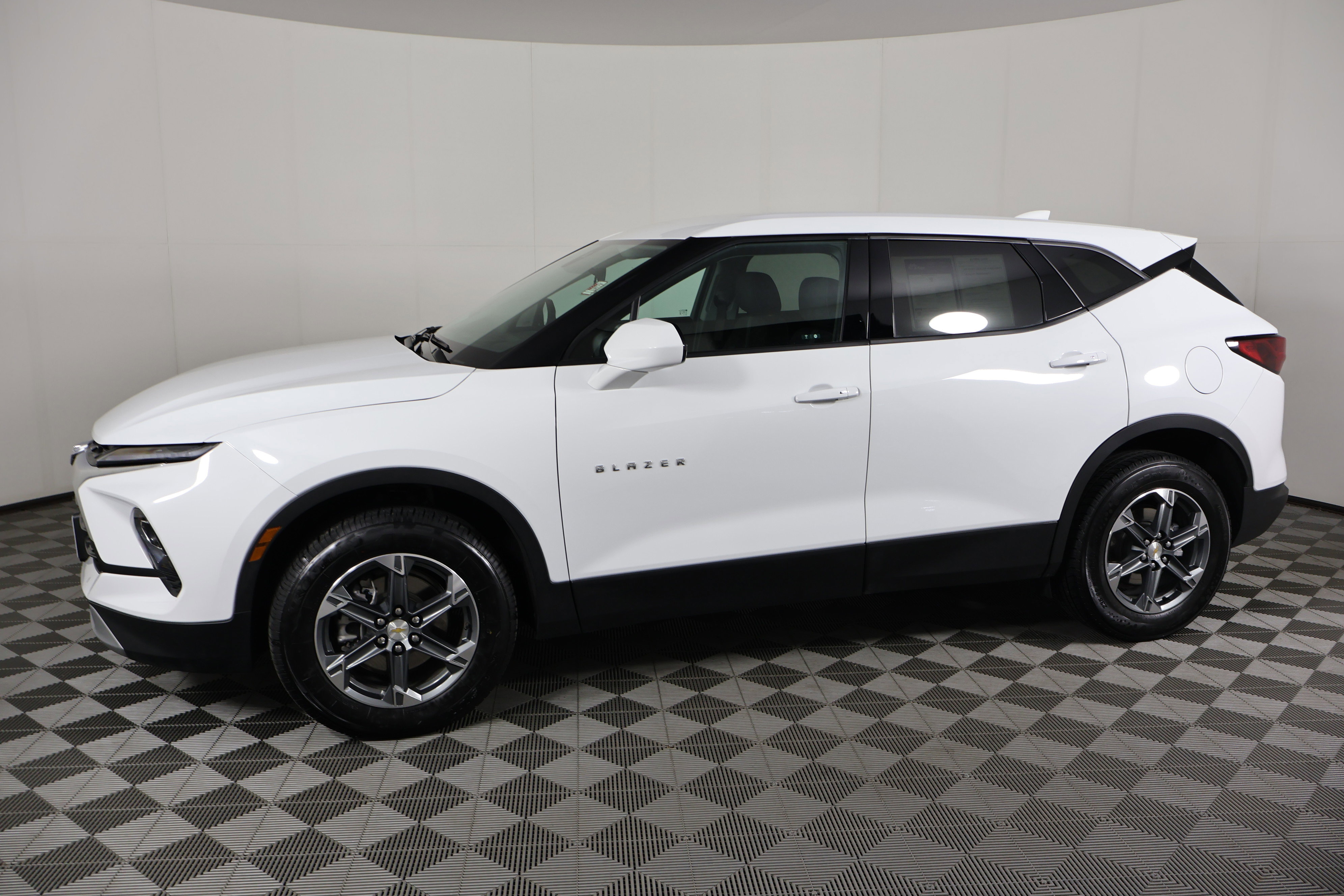 Used 2025 Chevrolet Blazer LT image 9