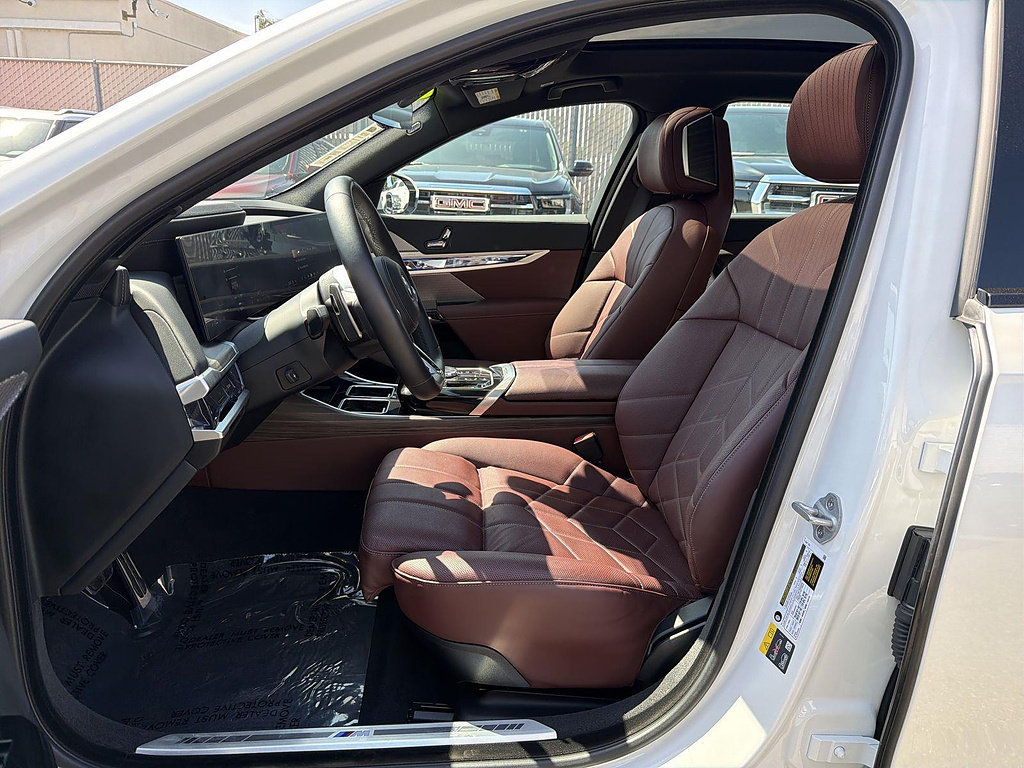 Used 2025 BMW 750e xDrive AWD/4WD image 19