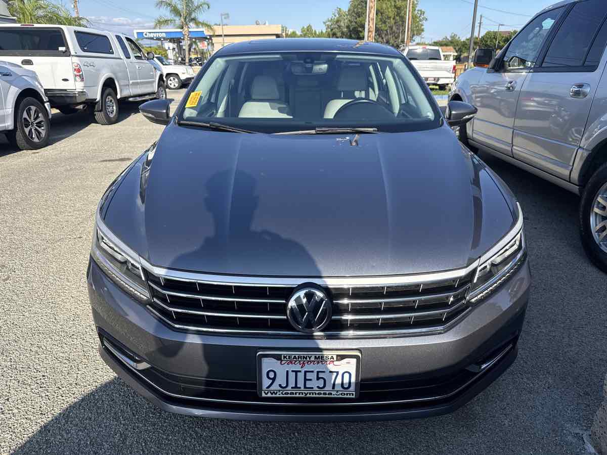 Used 2018 Volkswagen Passat 2.0T SE image 2