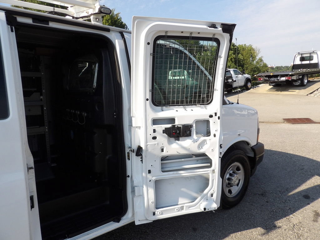 Used 2018 Chevrolet Express 2500 w/ Driver Convenience Package RWD image 31