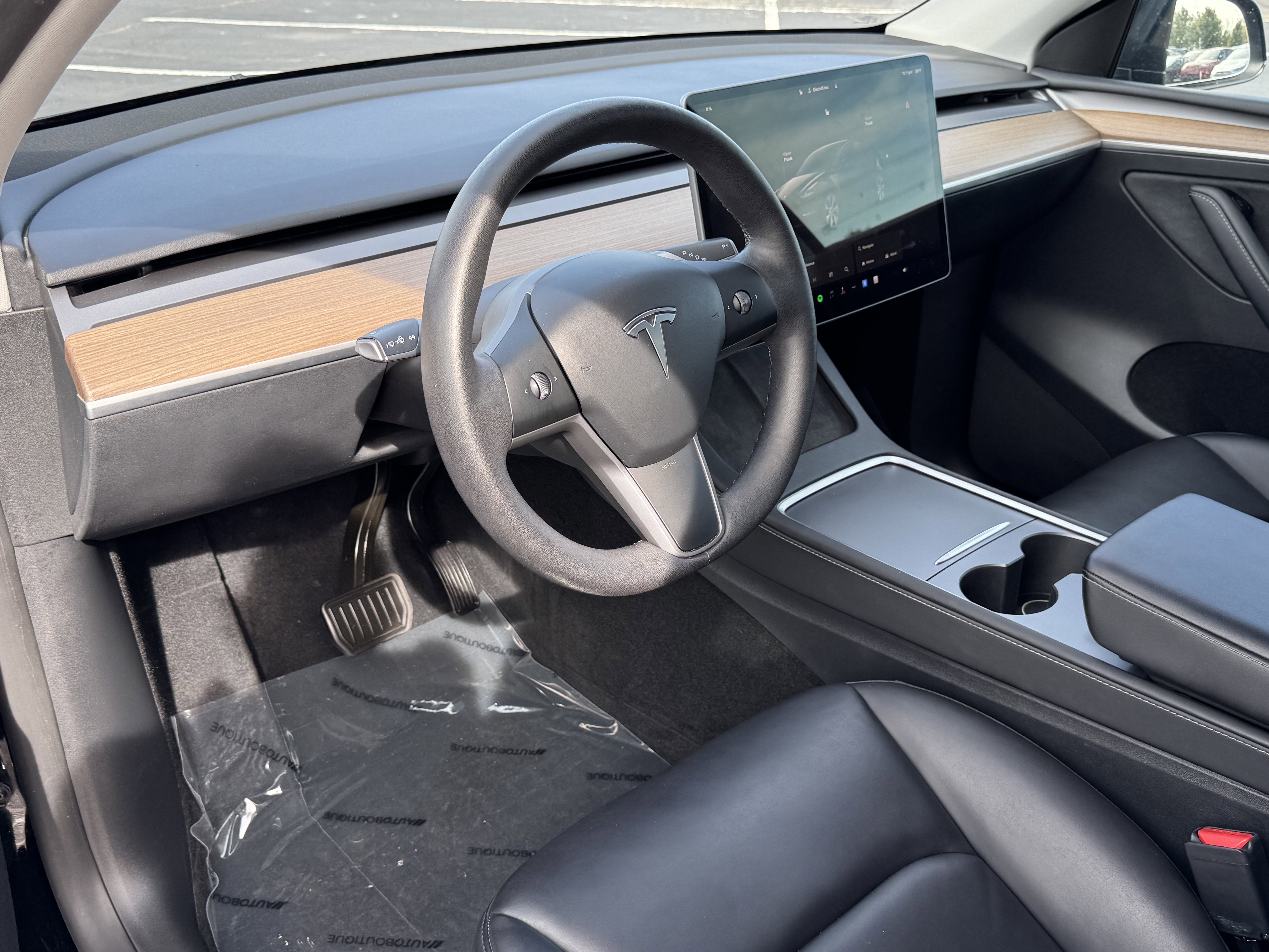 Used 2024 Tesla Model Y 2WD image 7
