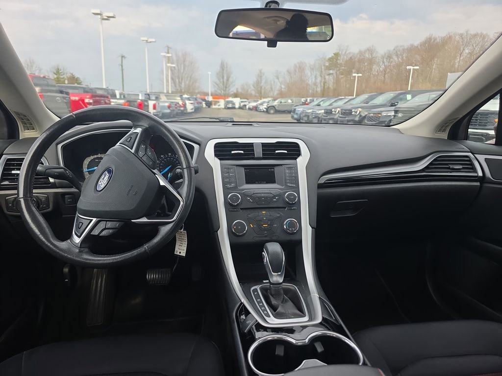Used 2015 Ford Fusion SE w/ Equipment Group 201A FWD image 18