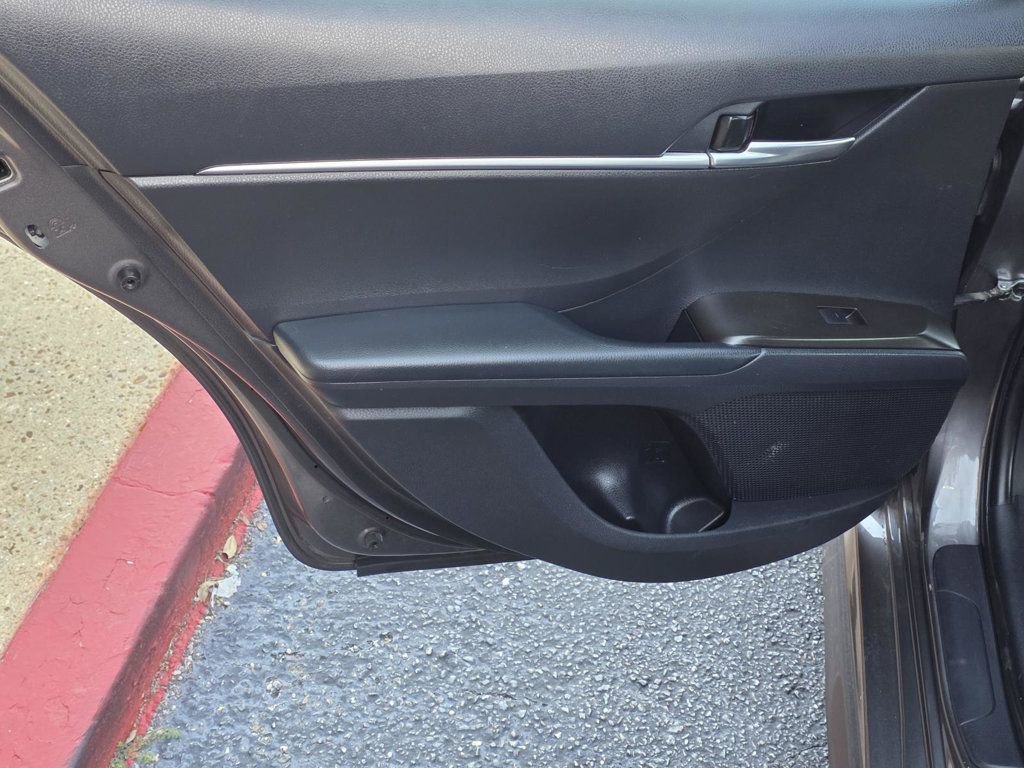 Used 2021 Toyota Camry SE image 25
