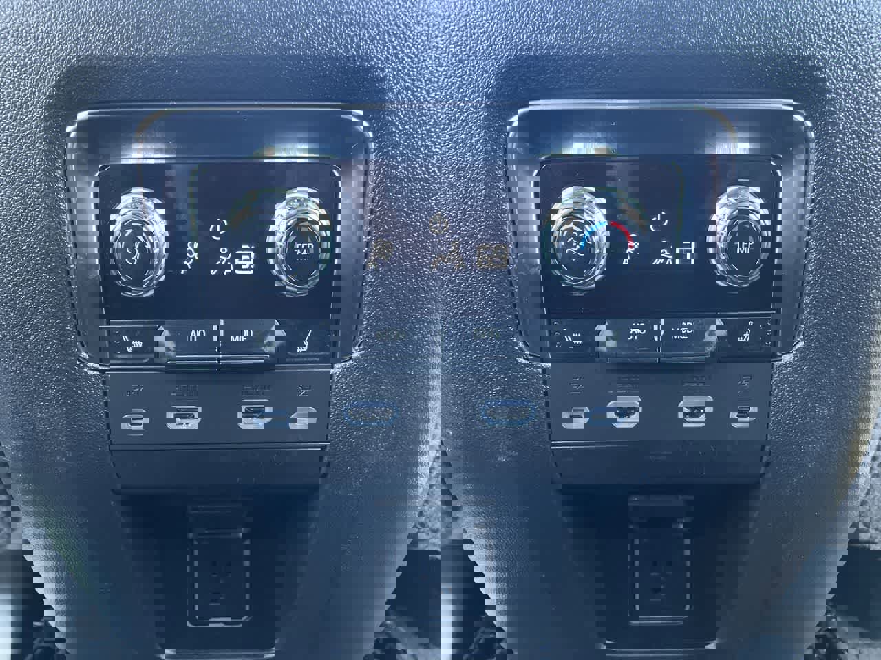 Used 2024 GMC Yukon Denali Ultimate image 24