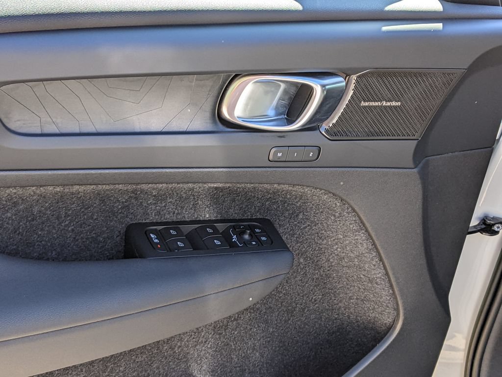 Certified 2023 Volvo XC40 Recharge Ultimate AWD/4WD image 10