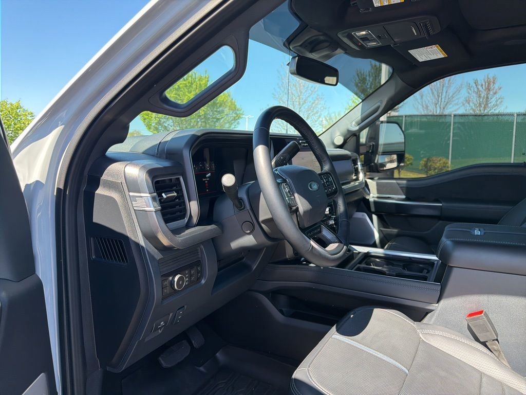 Used 2025 Ford F250 Platinum image 11