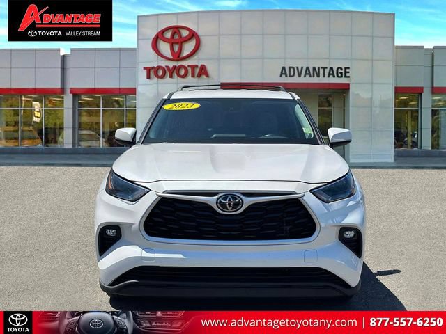 Used 2023 Toyota Highlander LE AWD/4WD image 2