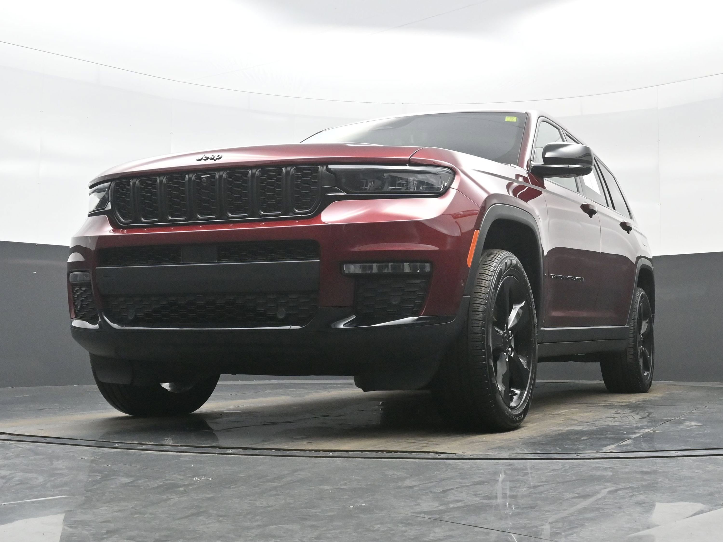 Used 2025 Jeep Grand Cherokee L Limited w/ Luxury Tech Group II image 27