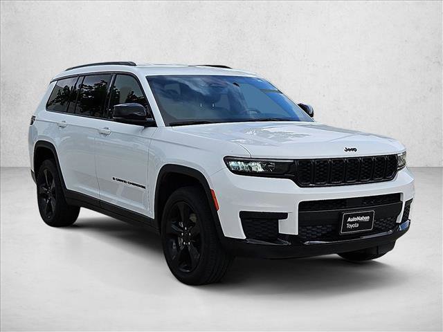 Used 2023 Jeep Grand Cherokee L Laredo RWD image 3