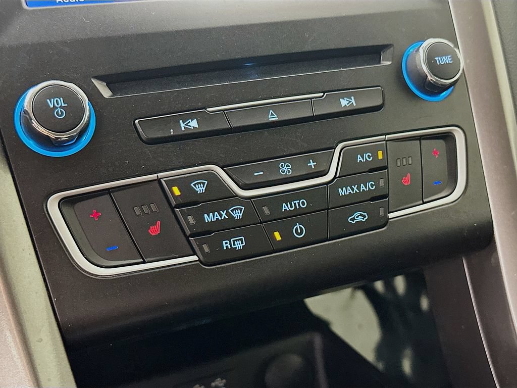 Used 2020 Ford Fusion SEL FWD image 21