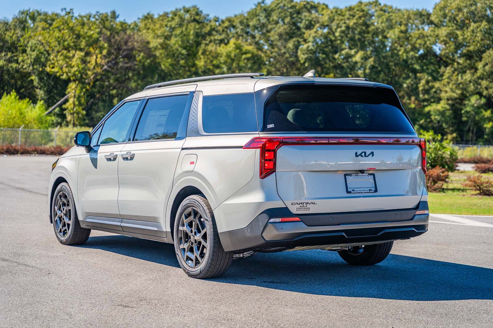 New 2026 Kia Carnival SX w/ SX Dark Edition Package image 3