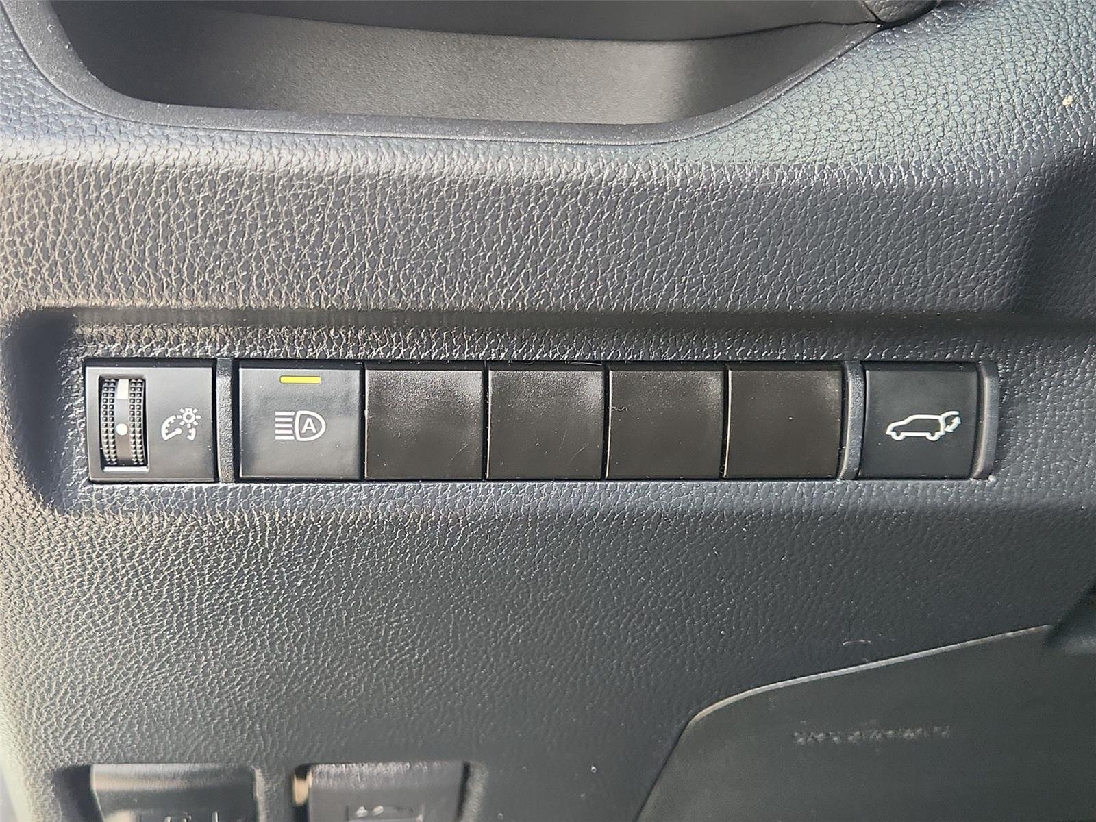 Used 2023 Toyota RAV4 XLE Premium FWD image 17