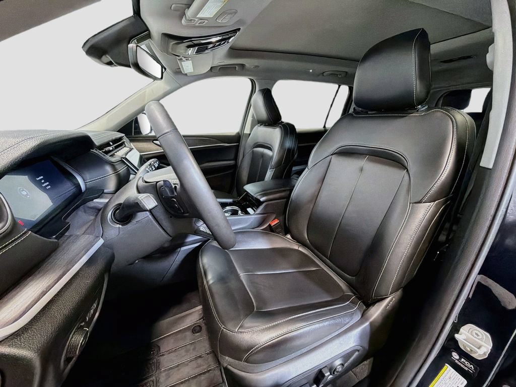 Used 2023 Jeep Grand Cherokee L Limited AWD/4WD image 23
