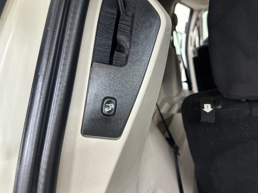 Used 2012 Dodge Grand Caravan SXT w/ Entertainment Group 1 FWD image 32