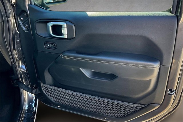 Used 2025 Jeep Wrangler Sahara image 15