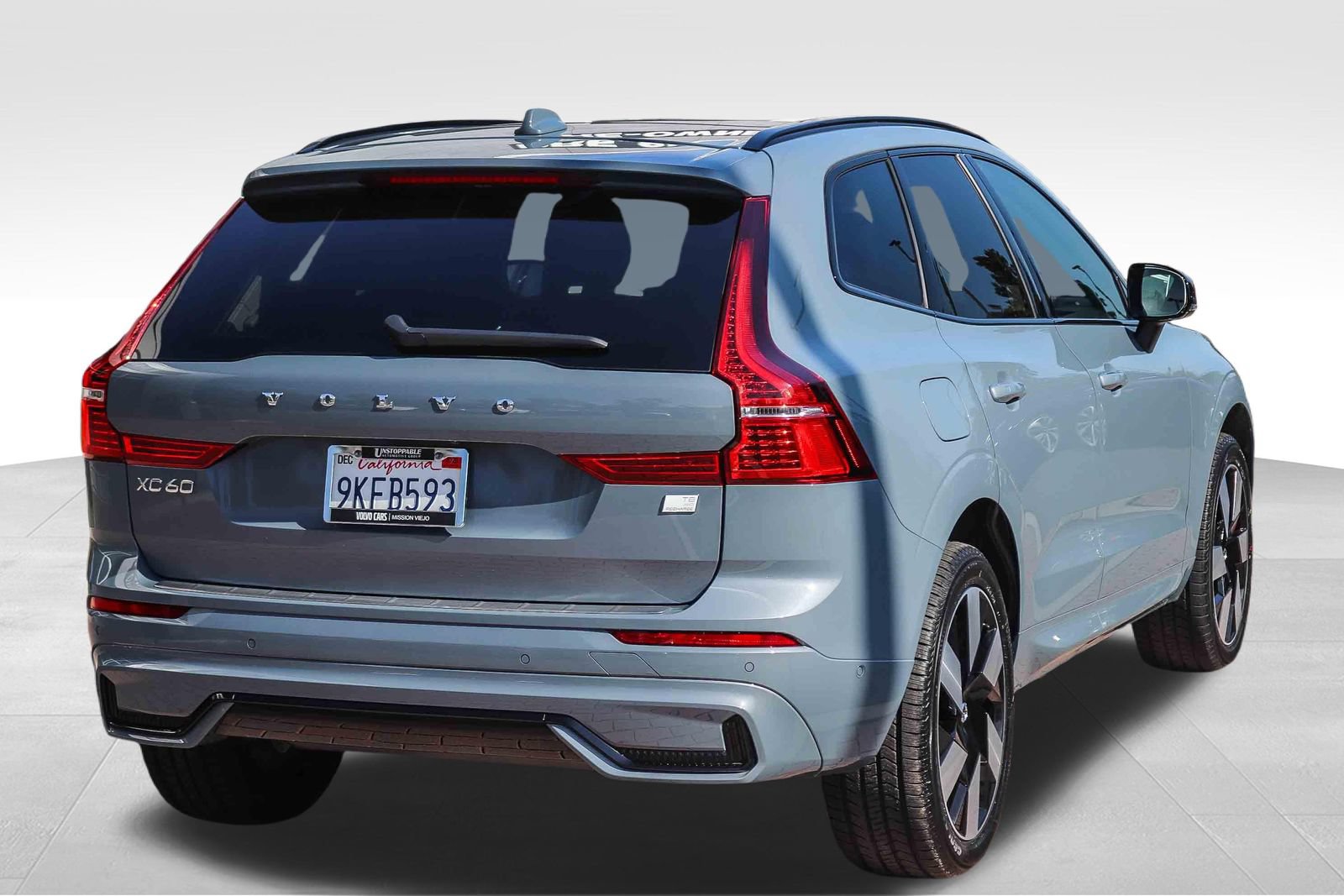 Used 2024 Volvo XC60 T8 Plus w/ Protection Package Premier AWD/4WD image 8