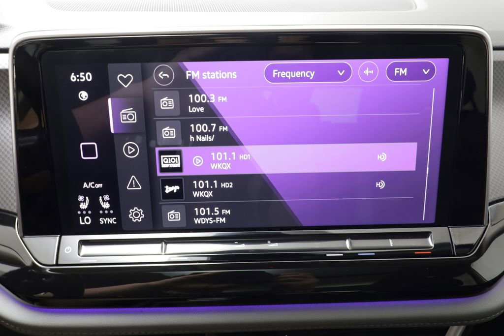 Used 2025 Volkswagen Atlas Peak Edition SE AWD/4WD image 9