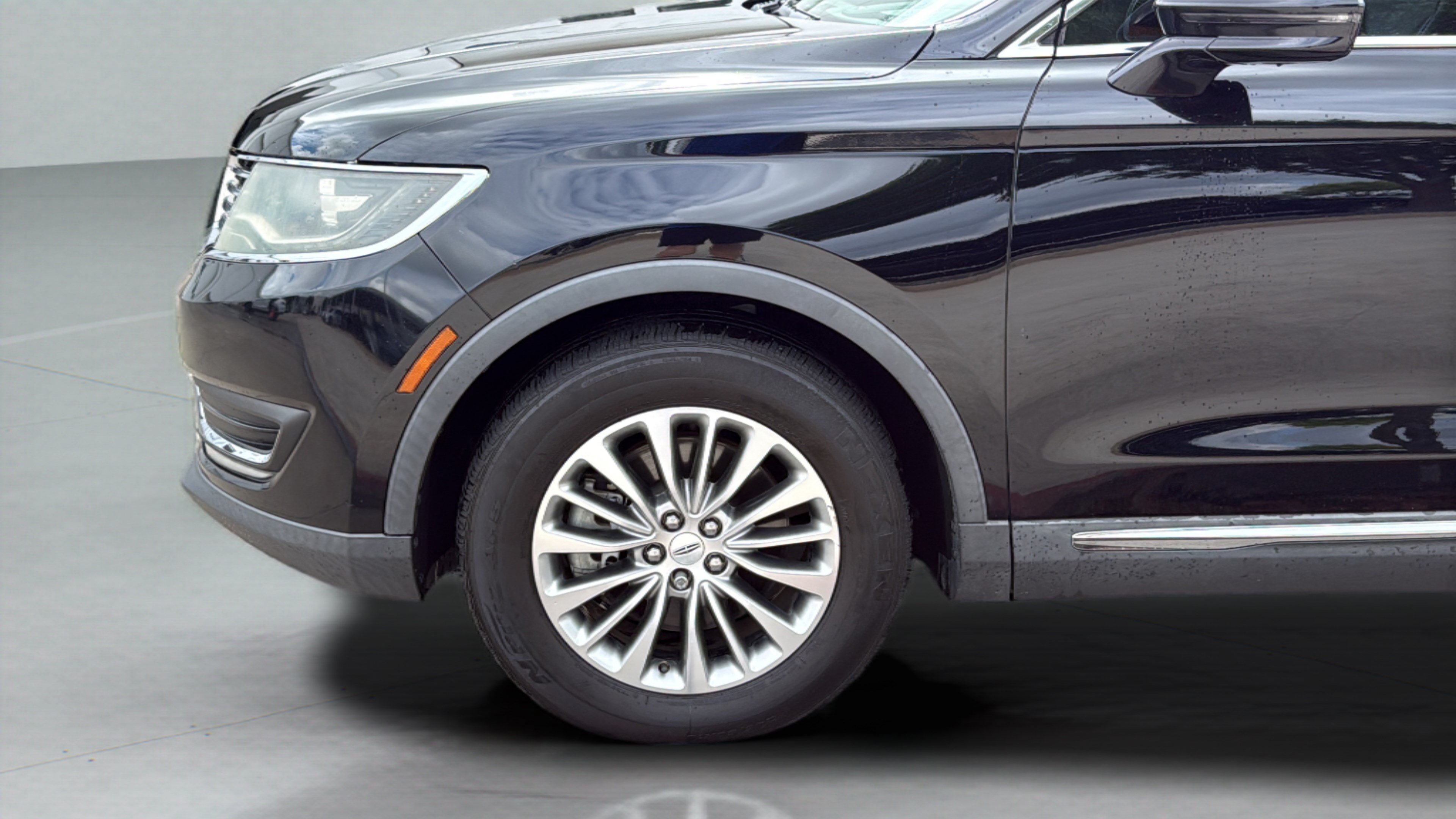 Used 2018 Lincoln MKX Select w/ Select Plus Package FWD image 30