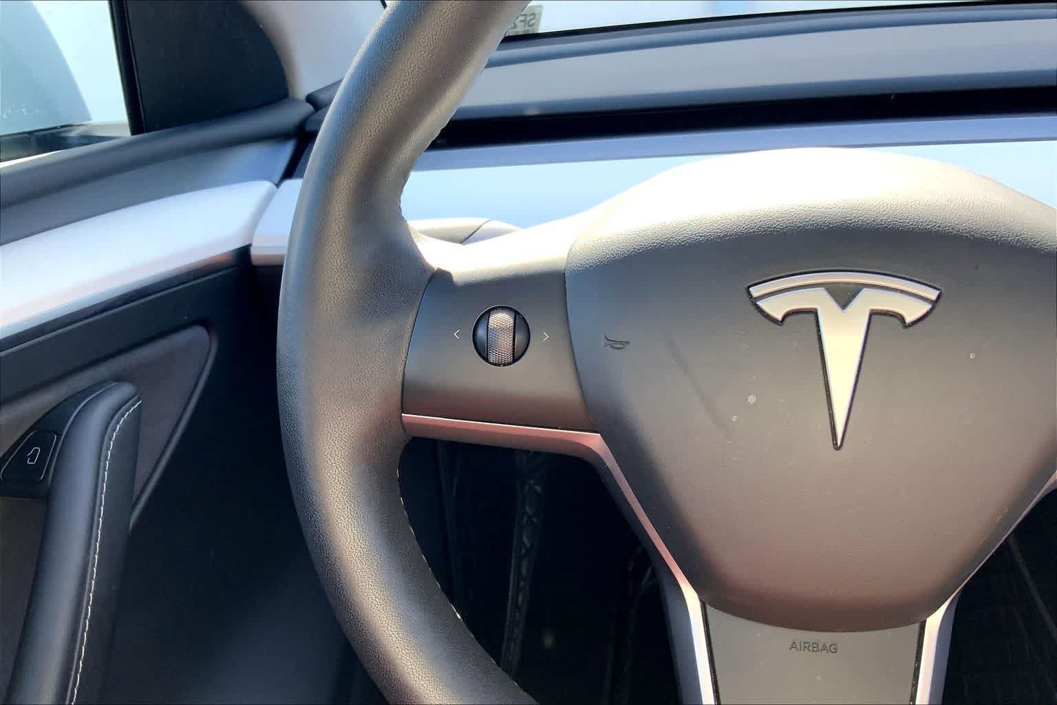 Used 2025 Tesla Model Y Long Range RWD image 24