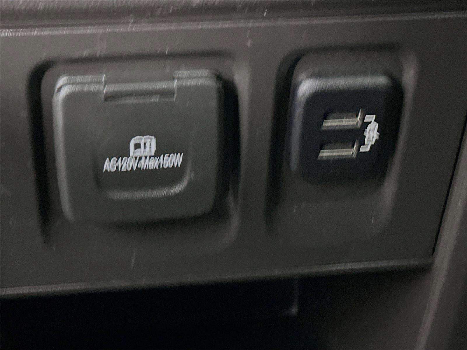 Used 2018 Chevrolet Traverse LT image 24