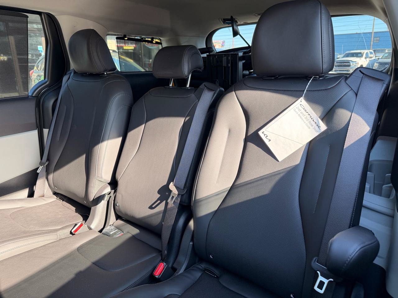 Used 2024 Kia Carnival EX FWD image 19