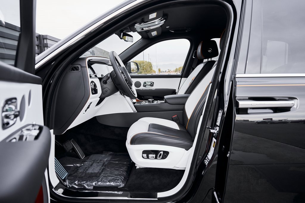 Used 2026 Rolls-Royce Cullinan image 37
