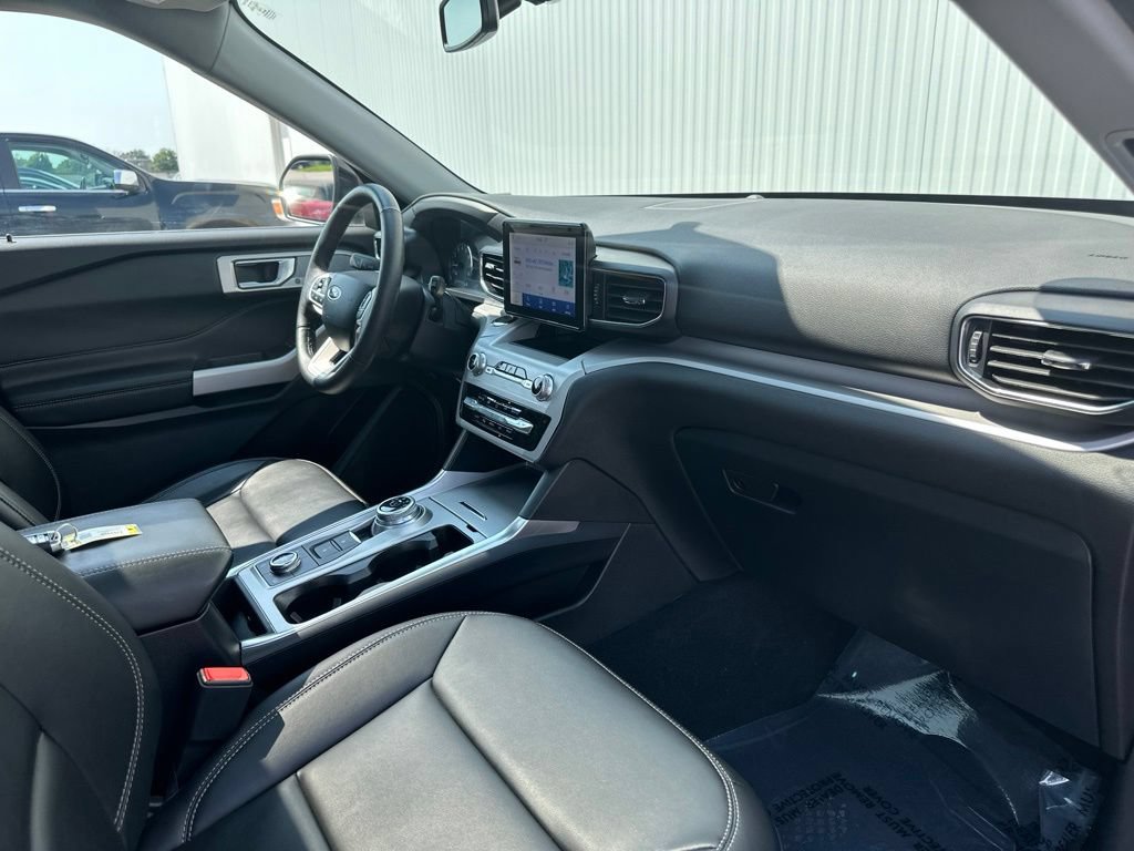 Certified 2024 Ford Explorer XLT w/ Equipment Group 202A AWD/4WD image 33