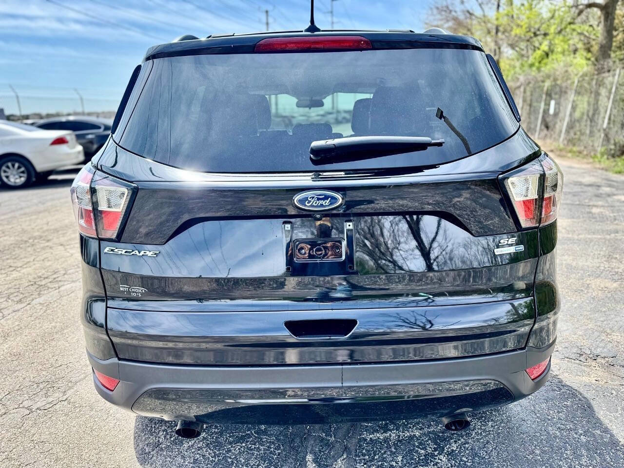 Used 2018 Ford Escape SE w/ SE Sport Appearance Package image 4