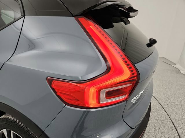 Certified 2022 Volvo XC40 T5 R-Design w/ Advanced Package image 30