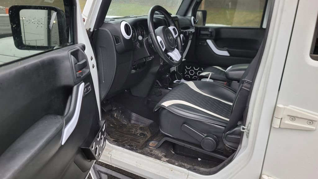 Used 2015 Jeep Wrangler Unlimited Sahara image 18