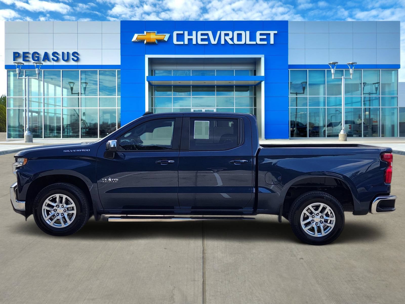 Used 2021 Chevrolet Silverado 1500 LT RWD image 3