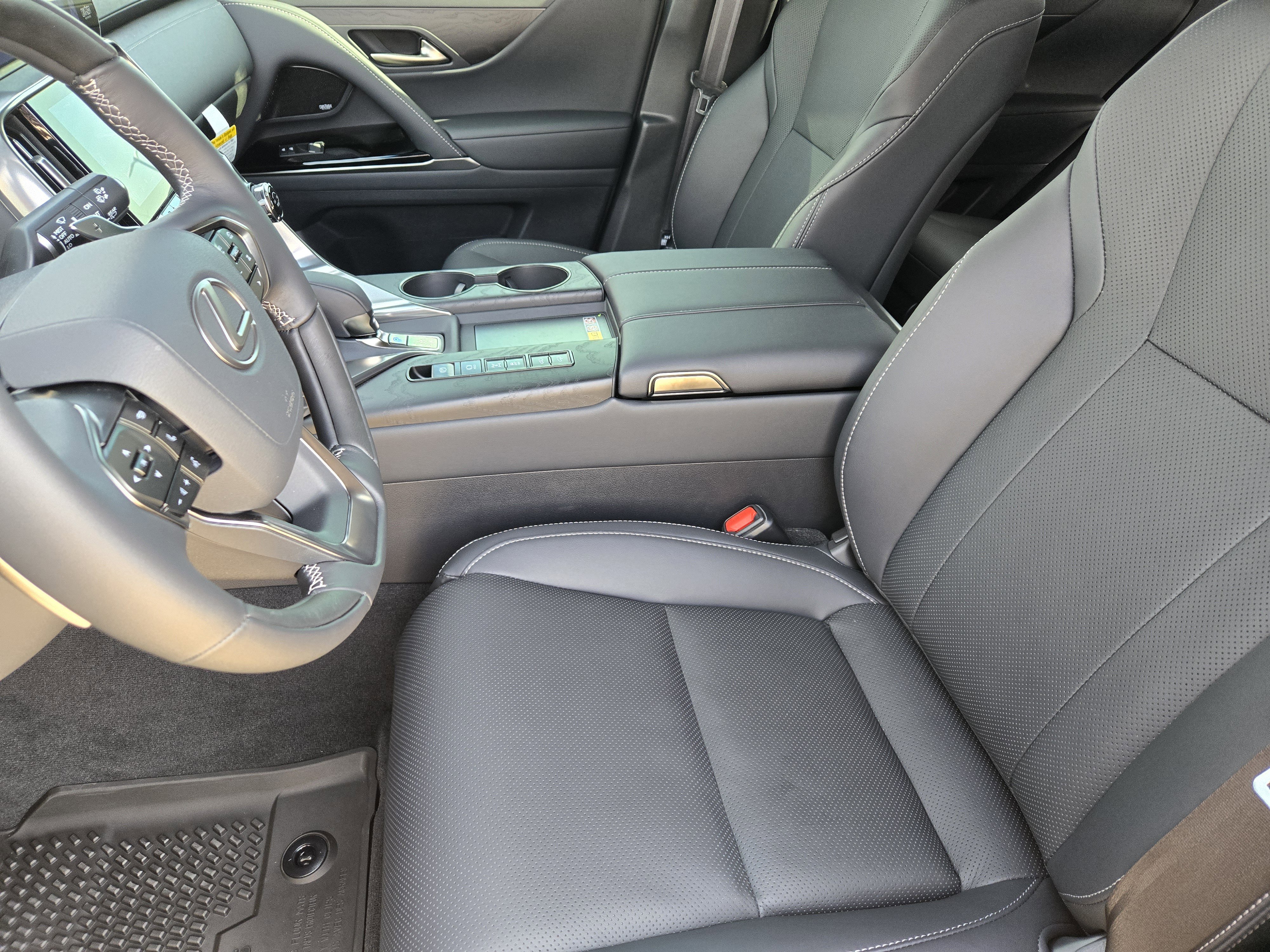 New 2026 Lexus LX 700h Luxury image 8