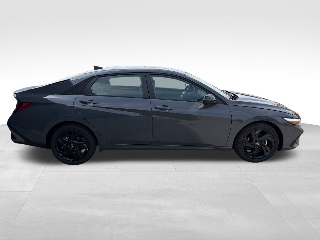 New 2026 Hyundai Elantra SEL Sport FWD image 8