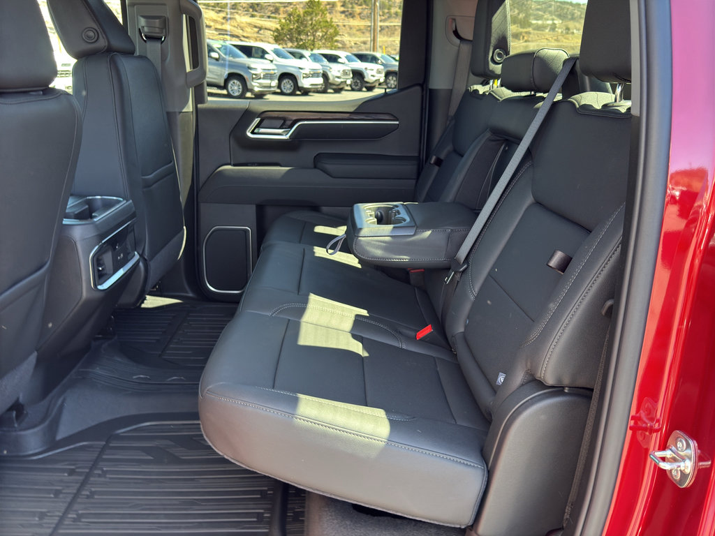 New 2026 GMC Sierra 1500 SLT image 13