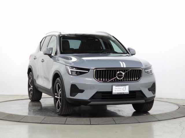Certified 2025 Volvo XC40 B5 Core image 1