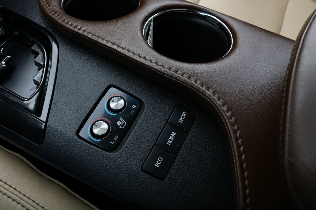 Used 2014 Toyota Avalon Limited image 29