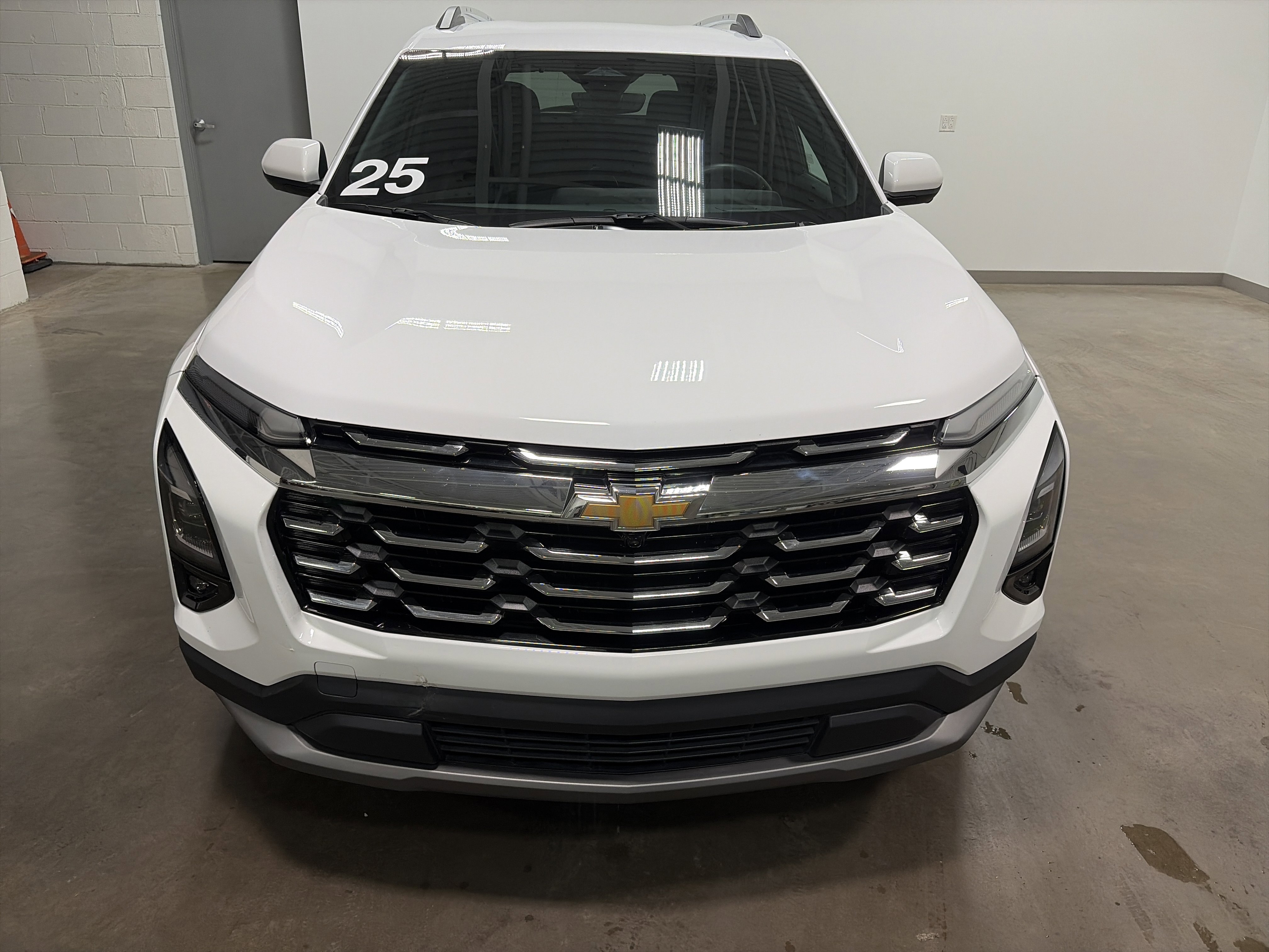 Used 2025 Chevrolet Equinox LT w/ Convenience Package II image 38