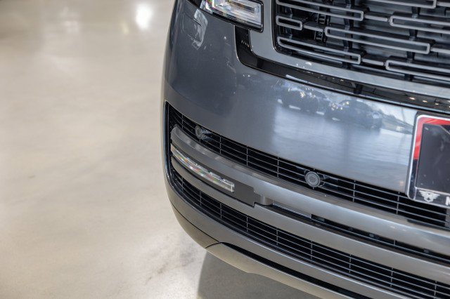 Used 2025 Land Rover Range Rover Autobiography image 11