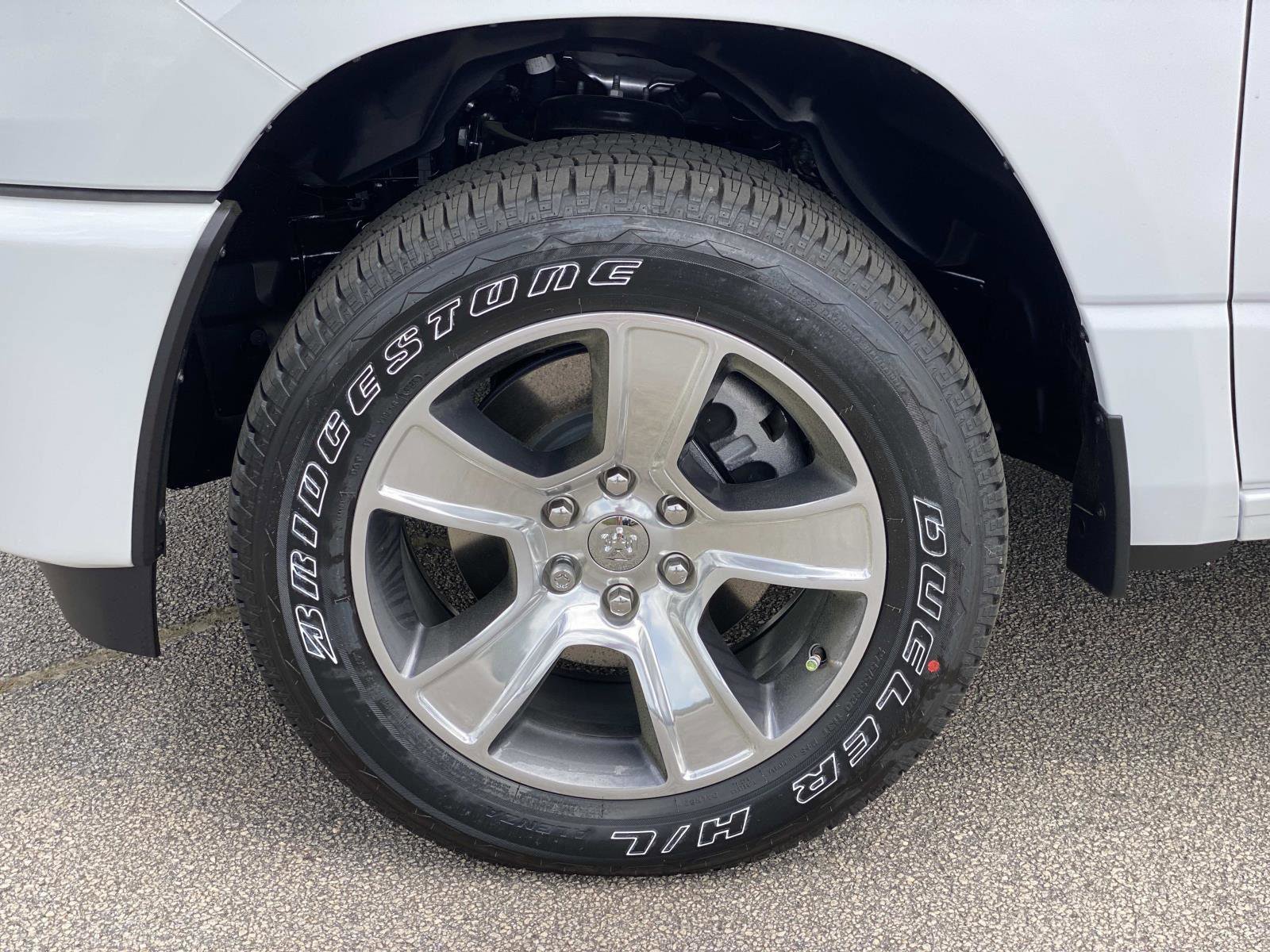 New 2026 RAM 1500 Express AWD/4WD image 7