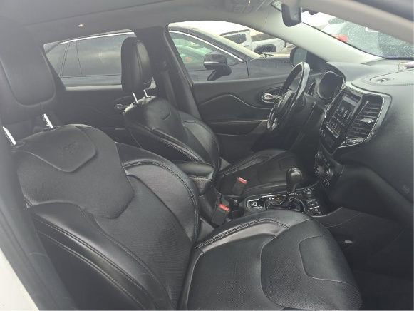 Used 2019 Jeep Cherokee Limited AWD/4WD image 4