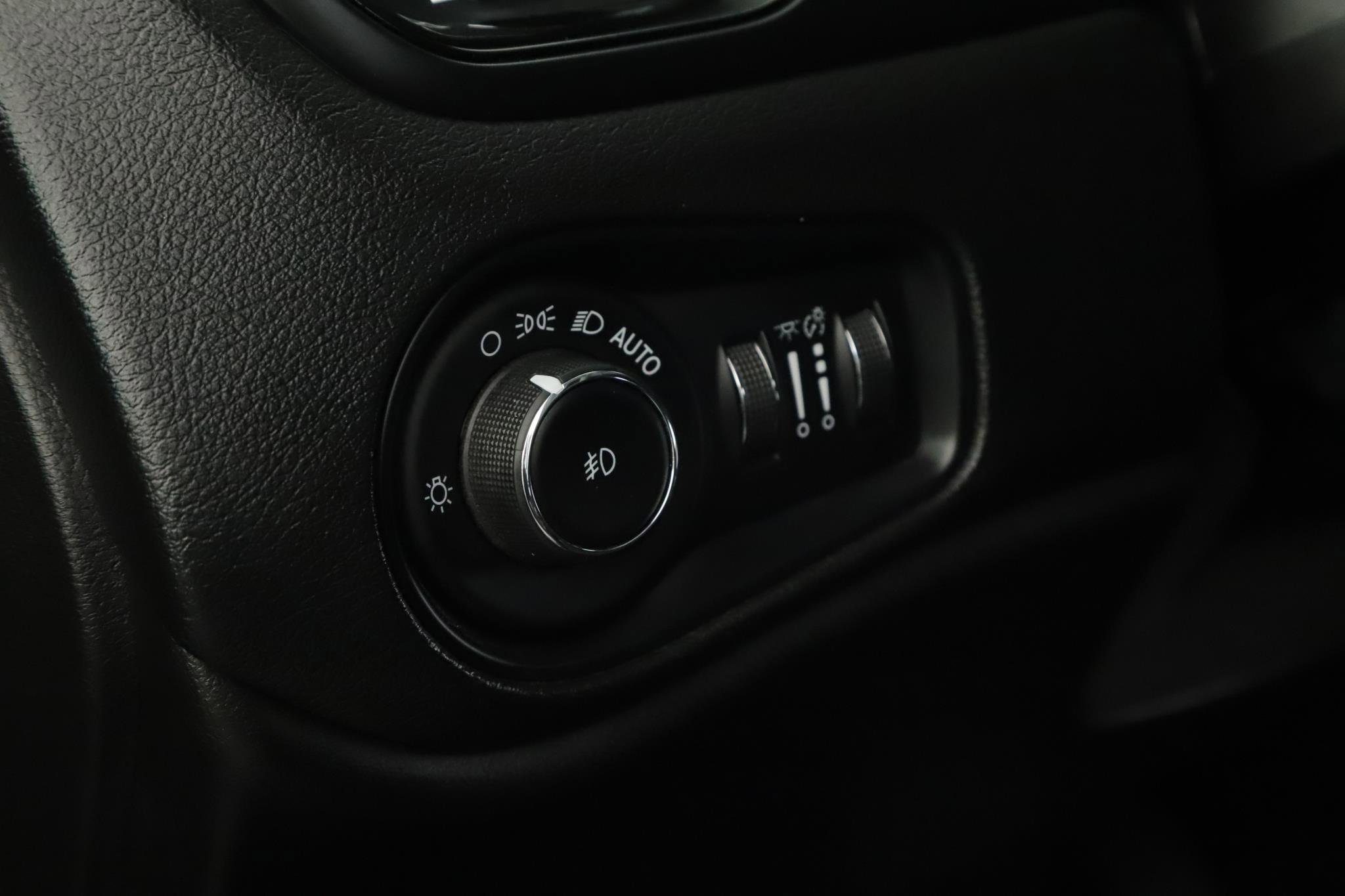 Used 2017 Jeep Renegade Altitude image 8