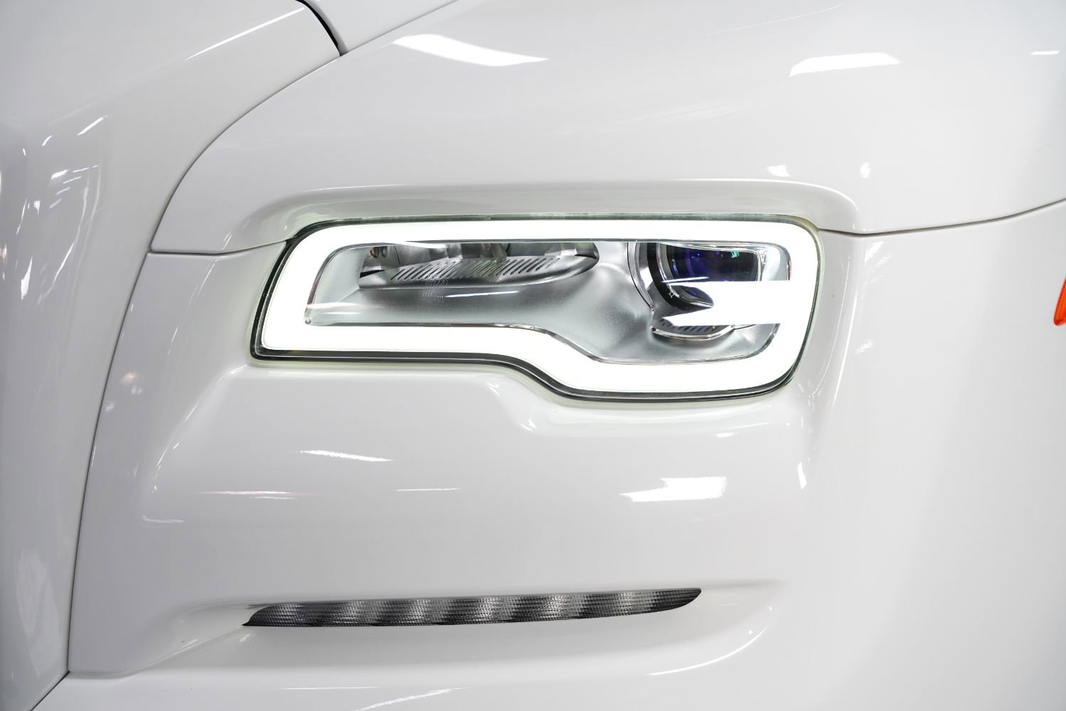 Used 2017 Rolls-Royce Dawn image 13