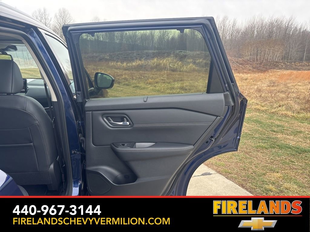 Used 2025 Nissan Rogue SL w/ Tech Package image 40